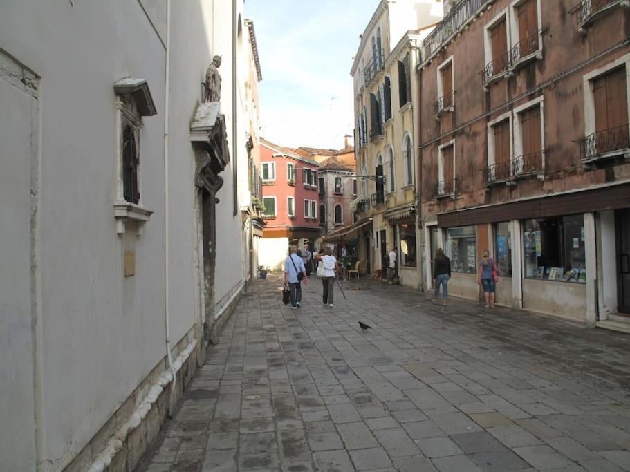 Appartamento Con Terrazza Biennale Venesia Bagian luar foto