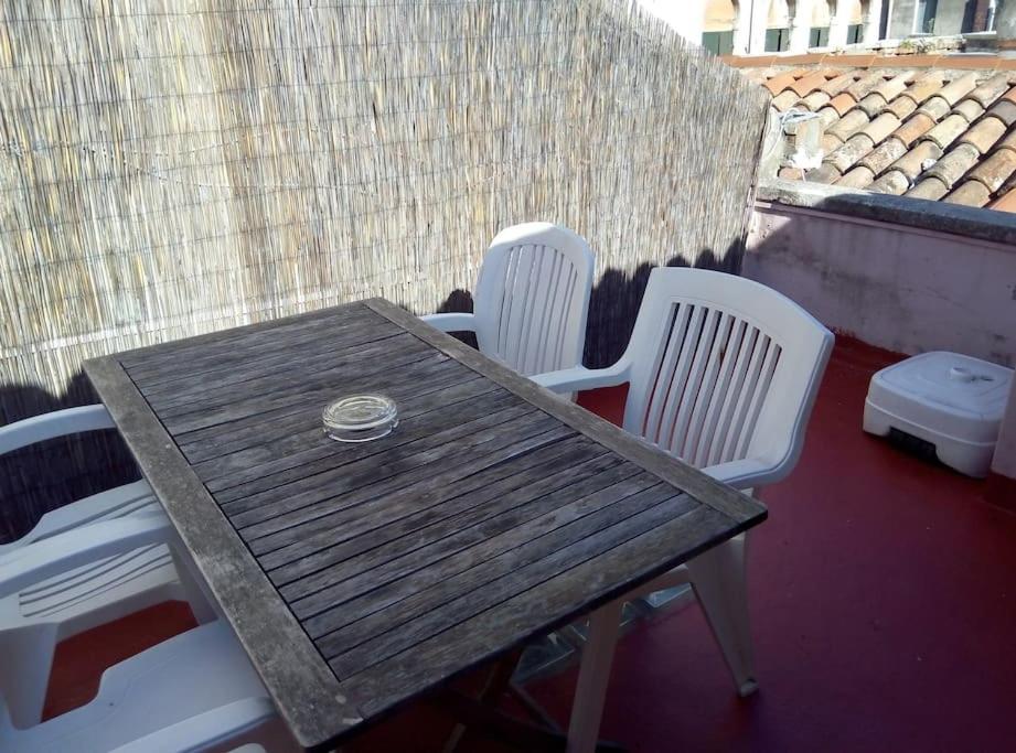 Appartamento Con Terrazza Biennale Venesia Bagian luar foto